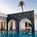 Villa Diamant — Piscine, Arches en pierre, palmier et reflets | Ethic Village Djerba