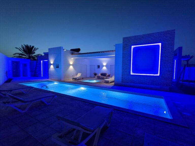 Villa Saphir — Extérieur, Piscine, salon de jardin | Ethic Village Djerba