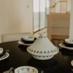 Villa Opale — Salle à manger - cuisine, Table et assiettes | Ethic Village Djerba