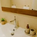 Villa Opale — Salle de bain, Lavabo et mirroir | Ethic Village Djerba