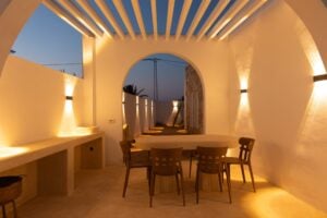 Villa Opale — Terrasse, salle à manger extérieure, table et chaises, barbecue | Ethic Village Djerba