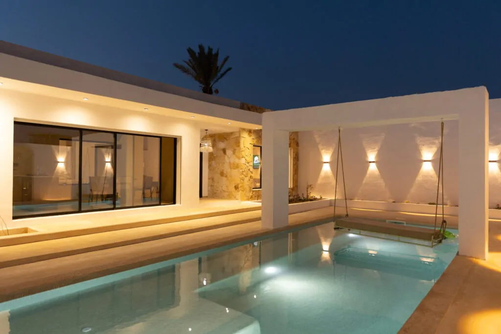 Privézwembad met schommel — Villa Opale, Ethic Village Djerba op Djerba — bestemming bereikbaar met rechtstreekse vlucht vanuit Europa | Ethic Village Djerba