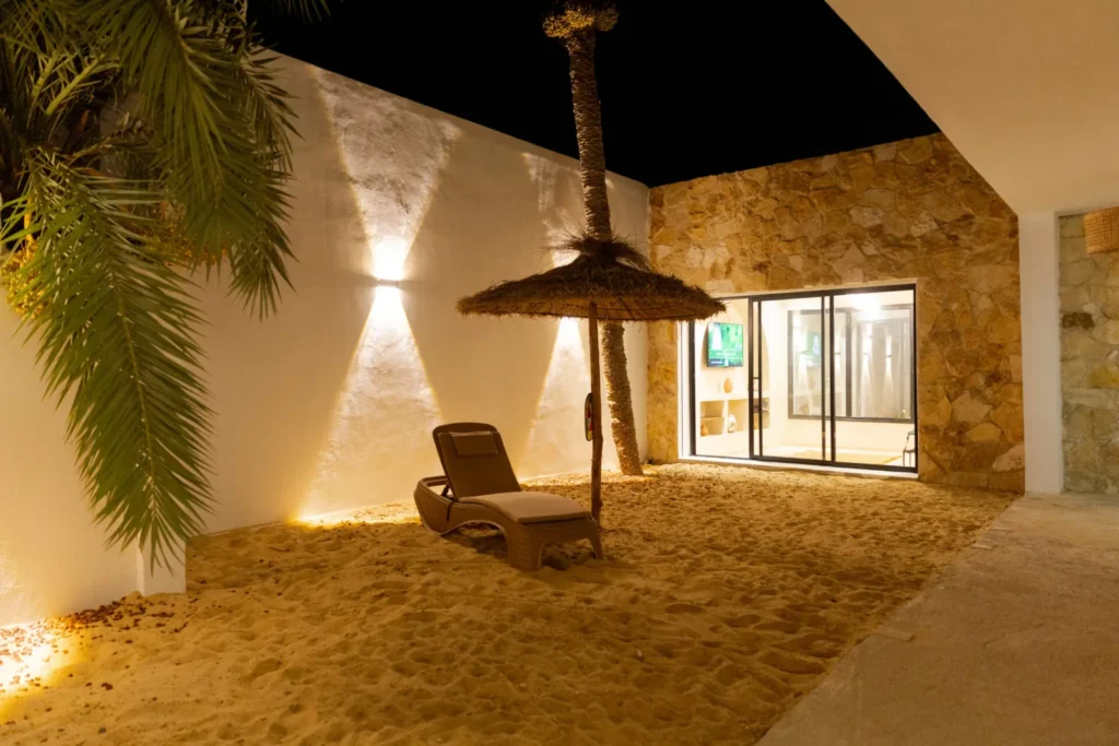 Villa Opale — Terrasse, Sable, palmier et hamac | Ethic Village Djerba
