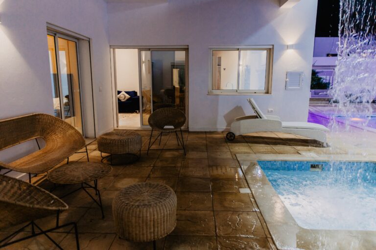 Villa Saphir — Terrasse, Salon de jardin, pataugeoire et cascade | Ethic Village Djerba