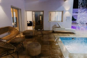Villa Saphir — Terrasse, Salon de jardin, pataugeoire et cascade | Ethic Village Djerba
