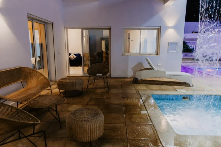 Villa Saphir — Terrasse, Salon de jardin, pataugeoire et cascade | Ethic Village Djerba