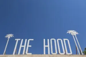 Djerbahood — Enseigne THE HOOD à Erriadh | Djerba street art