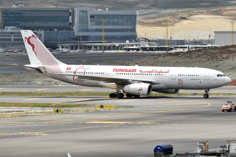 Tunisair Airbus A330-243 TS-IFN — vol transatlantique direct Montréal-Tunis vers Djerba
